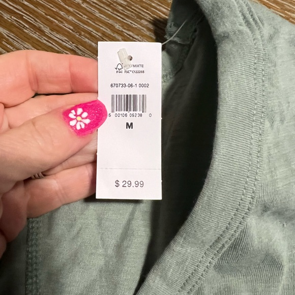 NWT GAP|Forever Soft V-Neck Tee|Size Medium - Picture 6 of 7